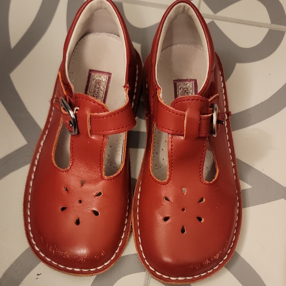 L'Amour Red Dress Shoes with Vintage Design